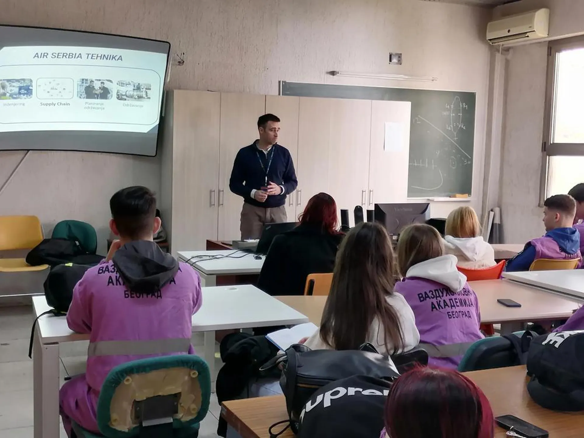 Er Srbija organizovala predavanja za učenike Vazduhoplovne akademije