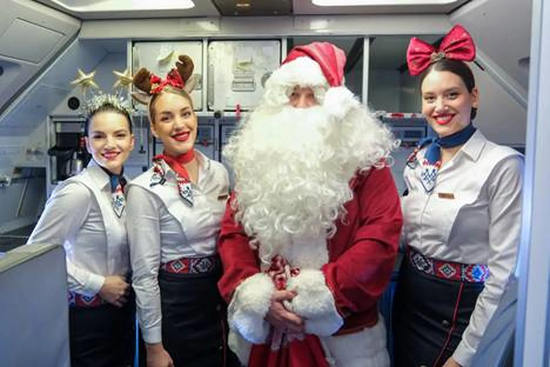 Prvi Deda Mraz na letu Er Srbije ikada