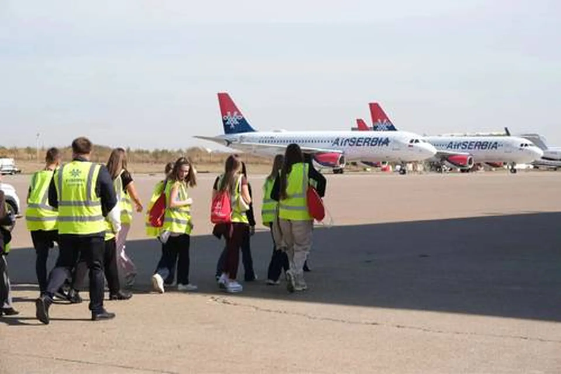 Krila za velike snove: Deca sa Kosova i Metohije prvi put letela avionom