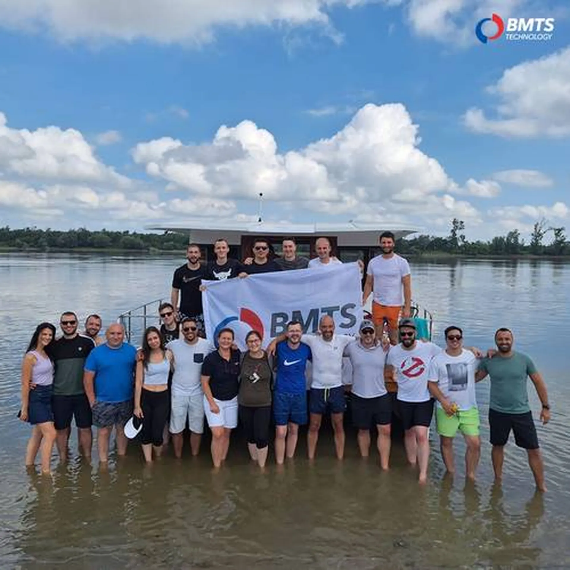 Plovimo zajedno - teambuilding na Dunavu