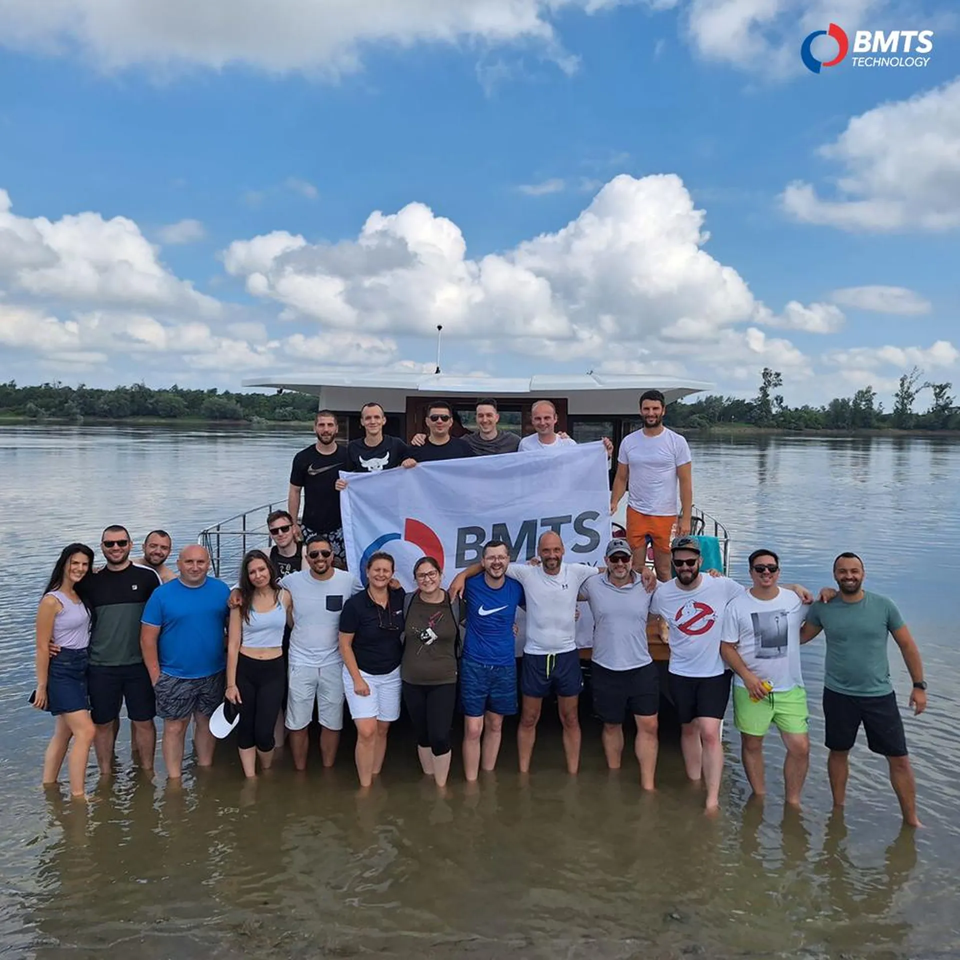 Plovimo zajedno - teambuilding na Dunavu