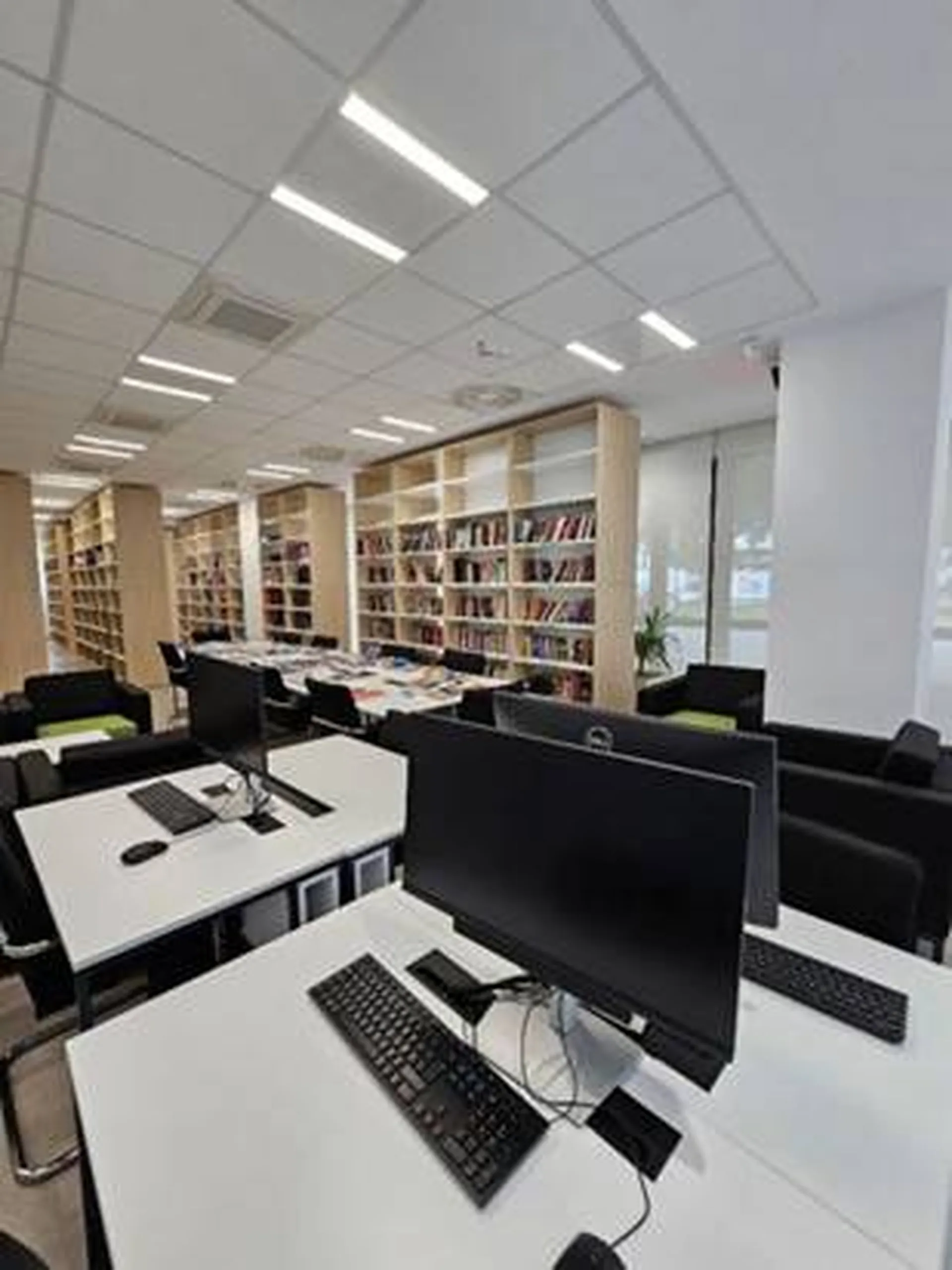 Врата Библиотеке Пореске управе Републике Србије отварају нове видике