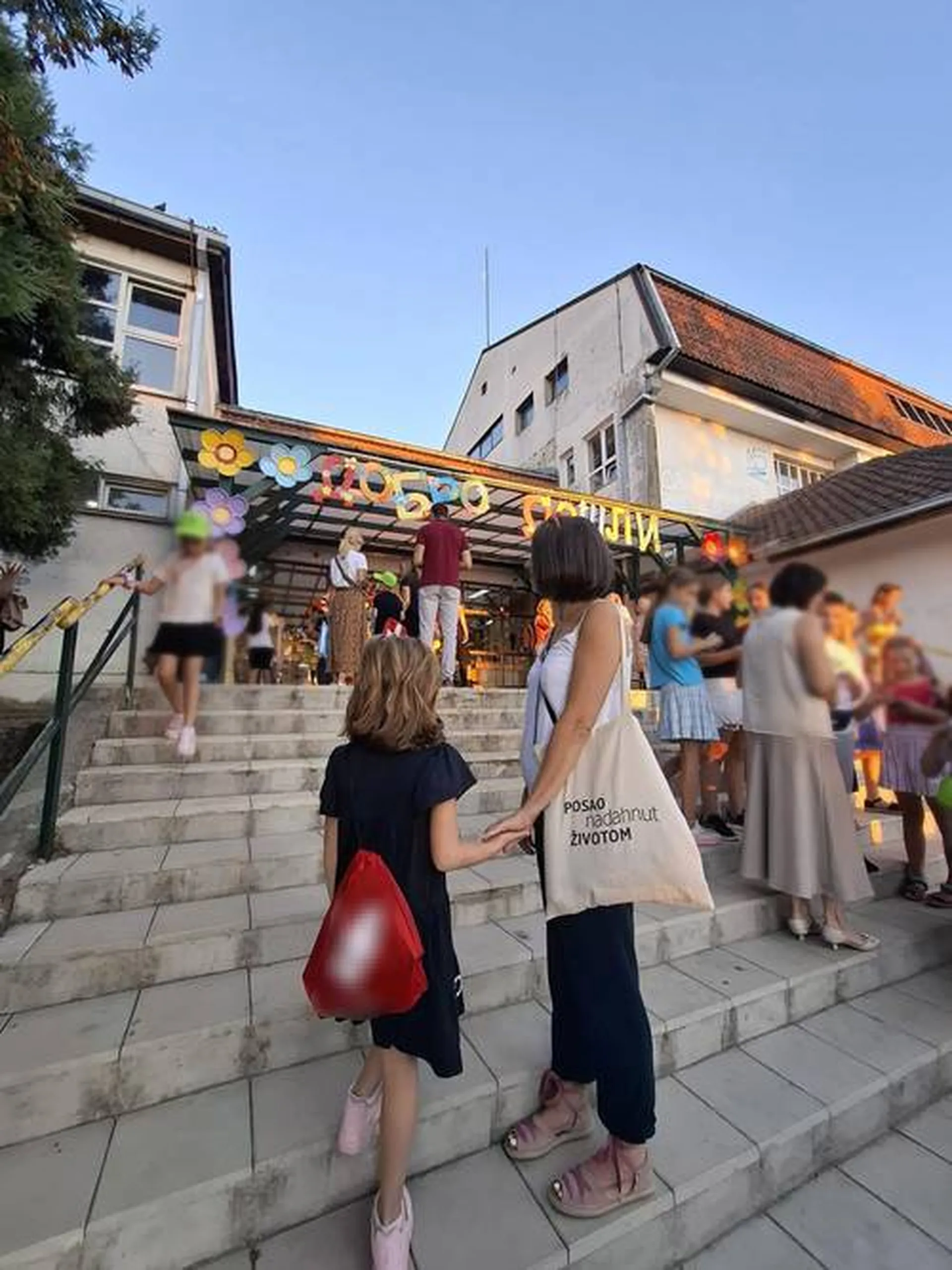 Porodica u dm-u, jer život ne počinje posle radnog vremena