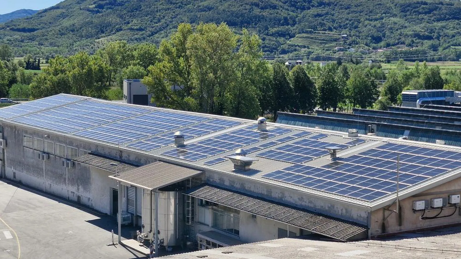 SLAVIMO USPEHE: Pokrenuli smo novu solarnu elektranu u Ajdovščini, Fructal Slovenija