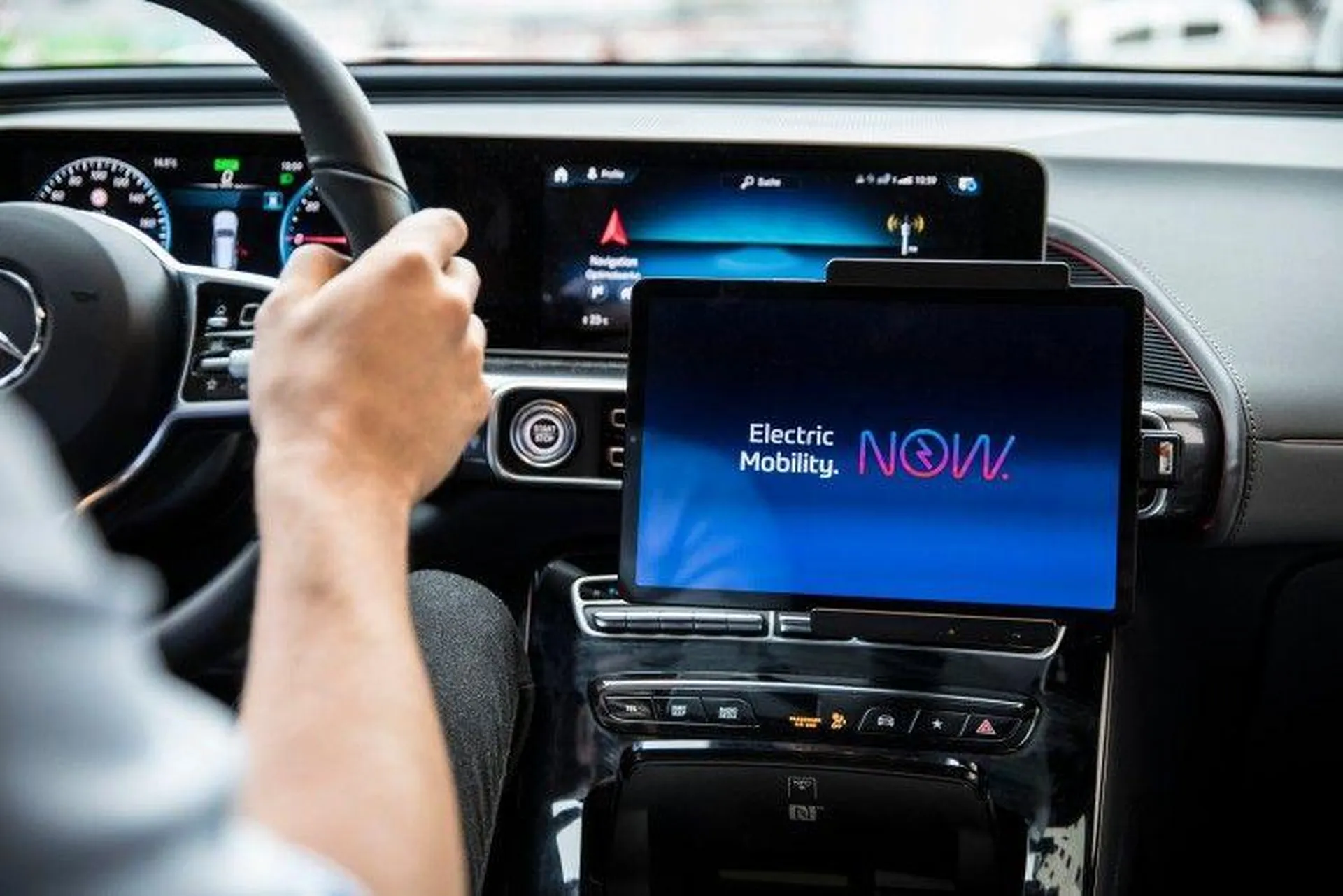 NOVI RAZVOJNO - ISTRAŽIVAČKI CENTAR ZF SERBIA U NOVOM SADU – BUDUĆNOST ELEKTRO MOBILNOSTI JE SVE BLIŽA