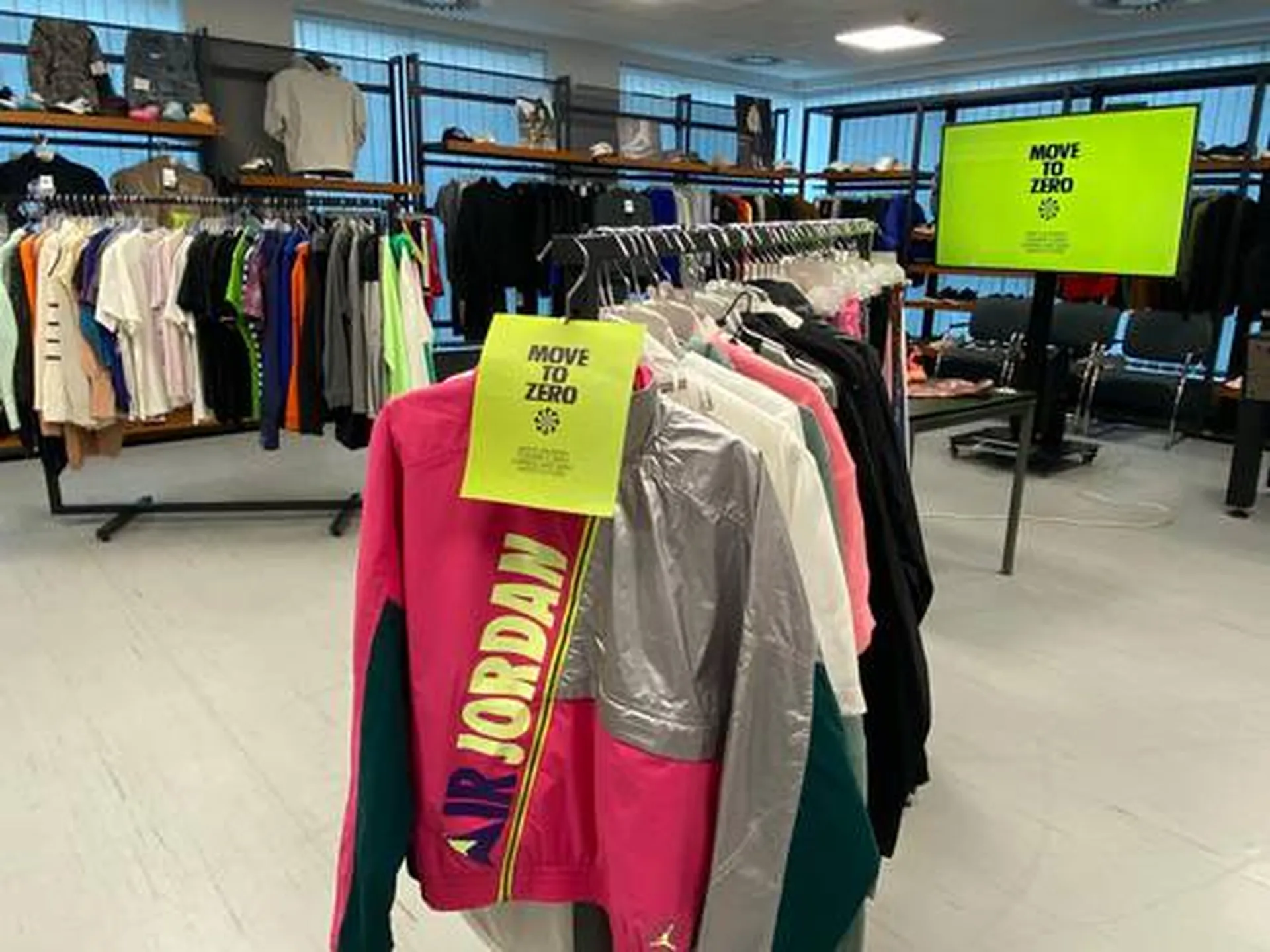 Kada odeća dobije novi život – interna razmena garderobe u našim kancelarijama