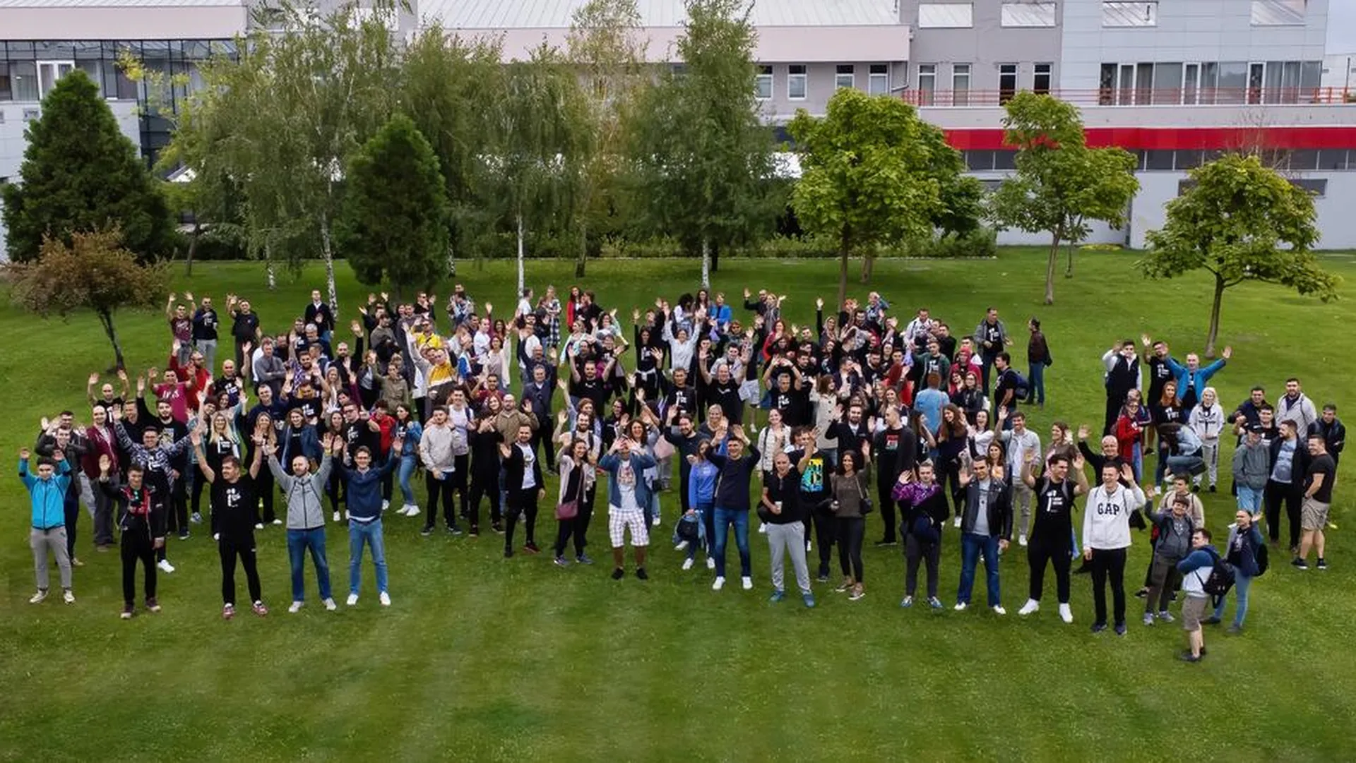 Hi, we are CREATEQ!