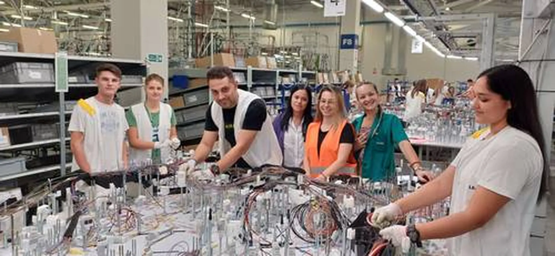 Skoro 13.000 ljudi radi u kompaniji LEONI