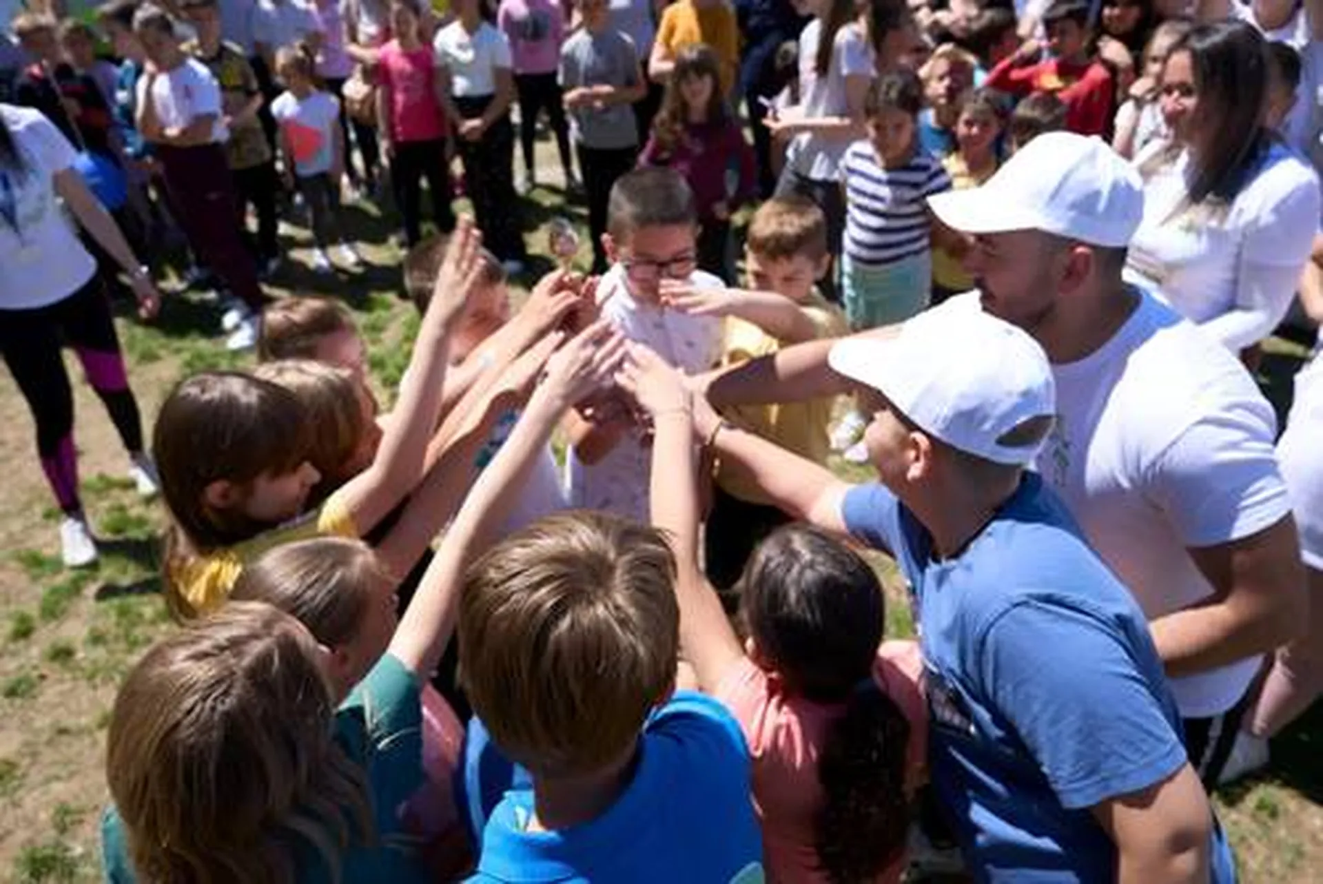 Osmesi, radost i nezaboravni trenuci tokom LEONI "Uskršnjih igara" u Prokuplju