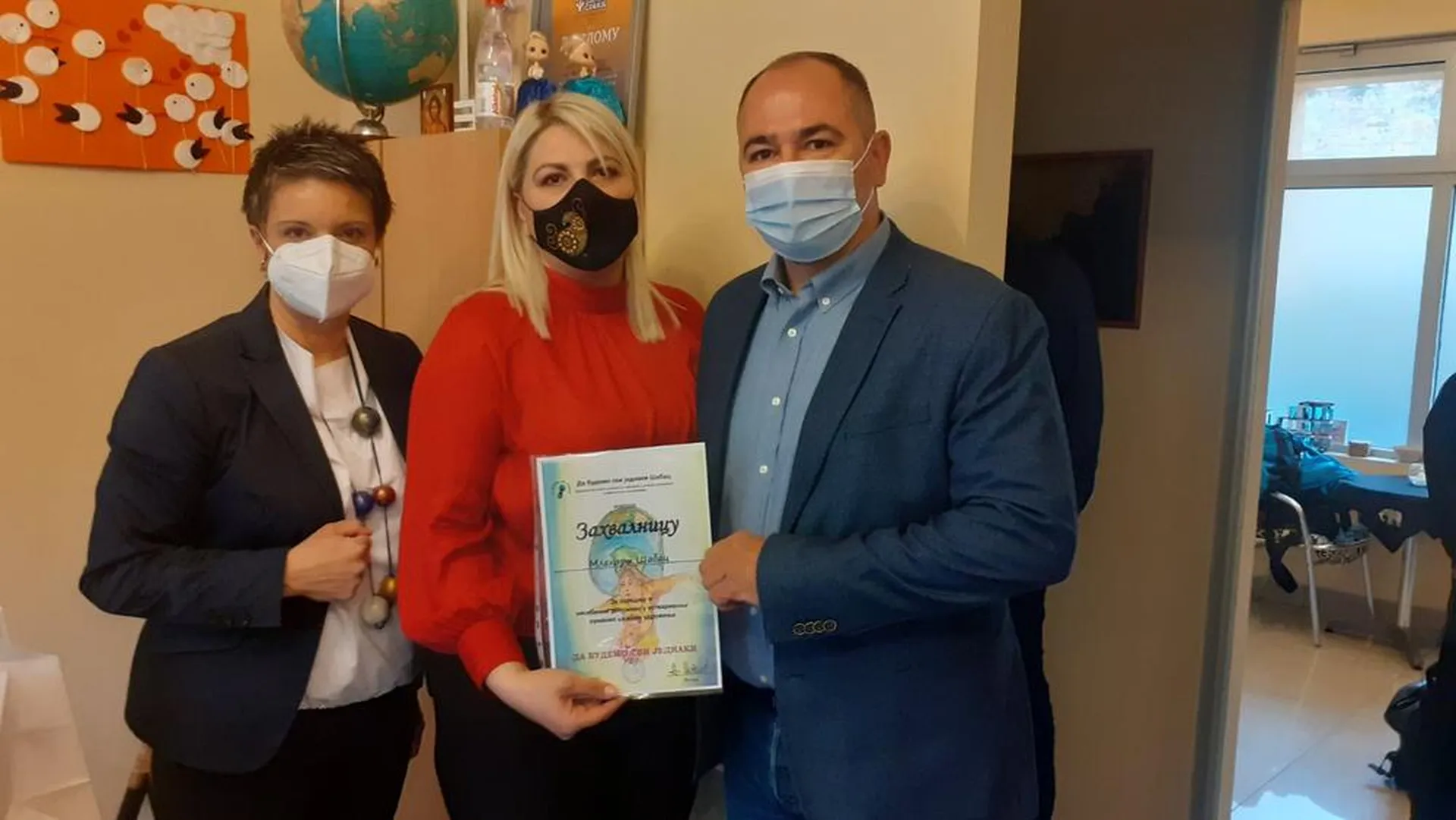Poklon paketi za decu iz udruženja “Da budemo svi jednaki”
