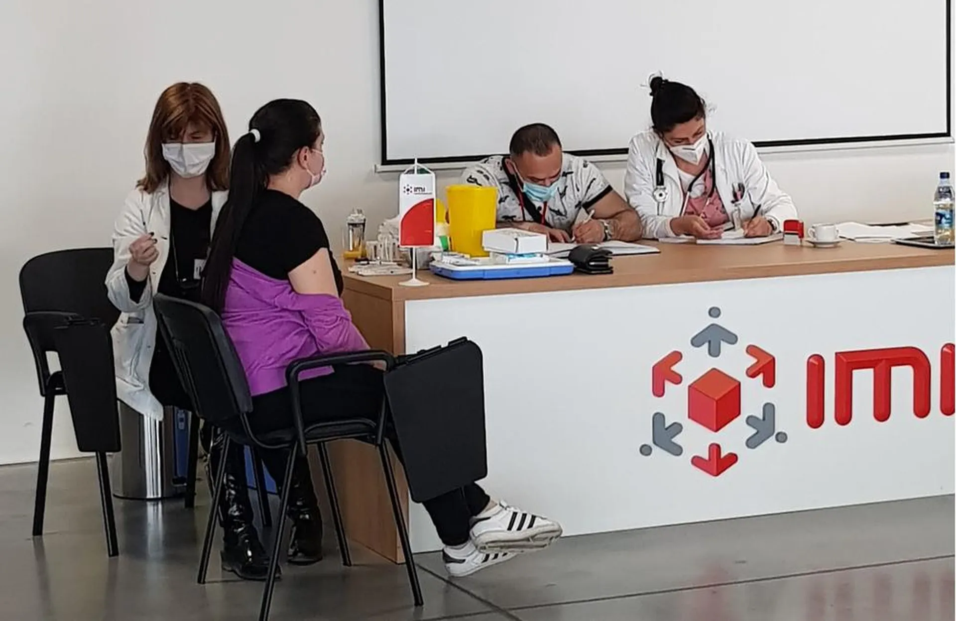 Vakcinacija protiv COVID-19  / Vaccination against COVID-19 at IMI Serbia
