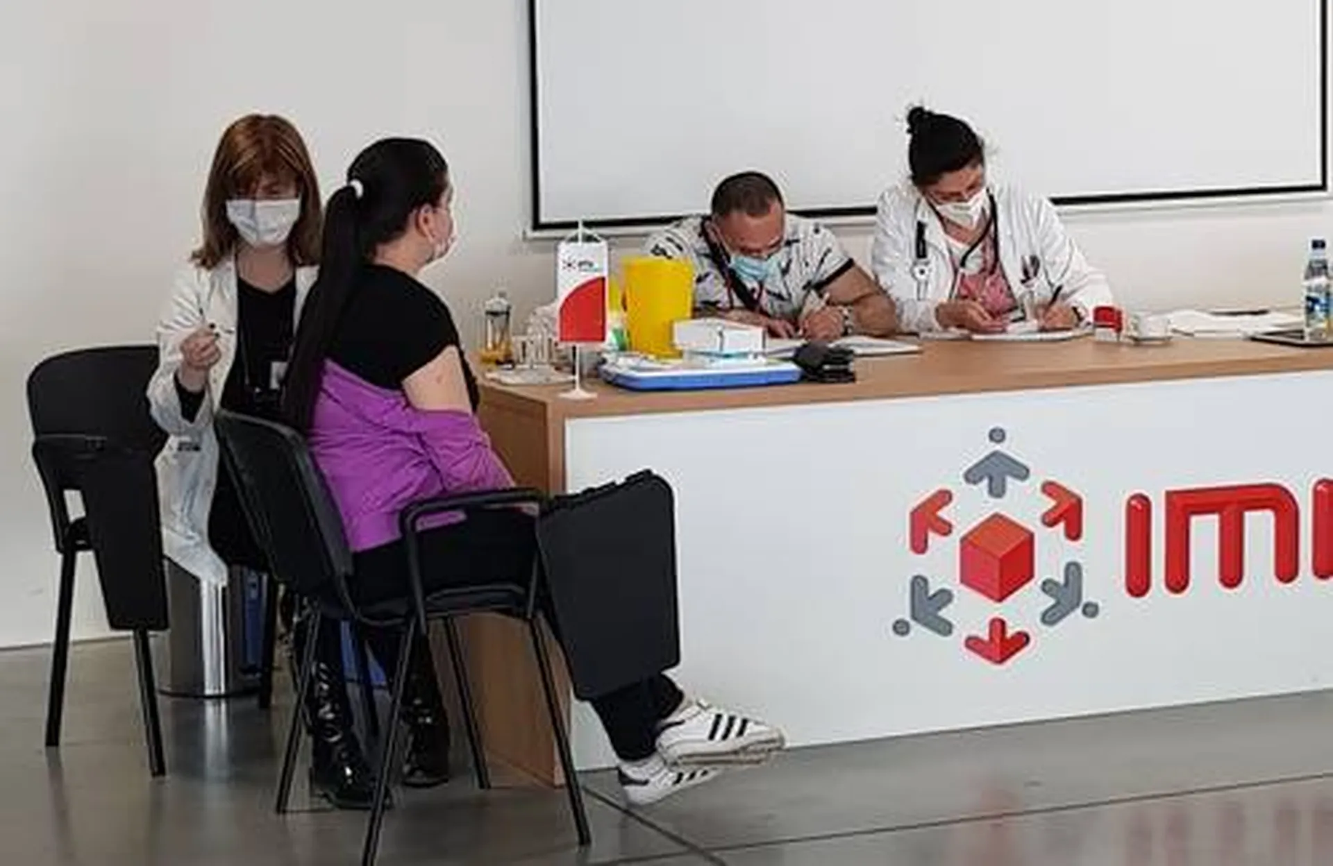 Vakcinacija protiv COVID-19  / Vaccination against COVID-19 at IMI Serbia